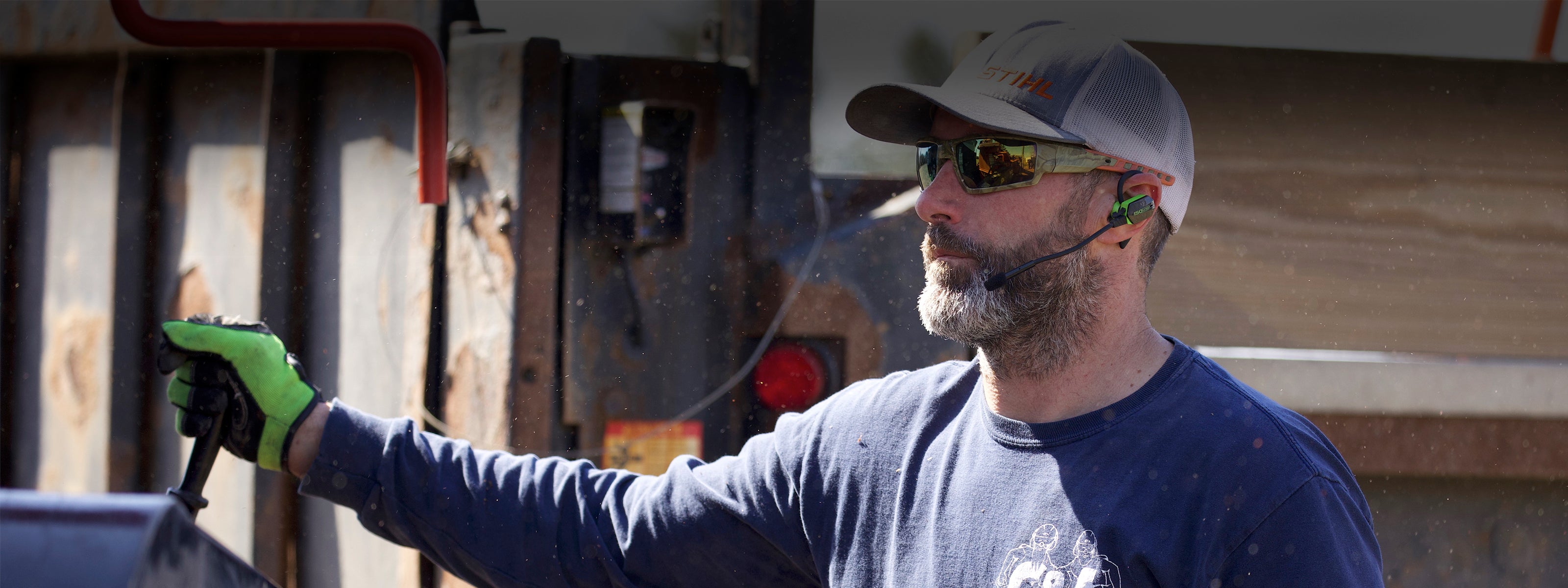 EAR PROTECTION WITH NOISE CANCELLING MICROPHONE: MUTE BACKGROUND NOISE